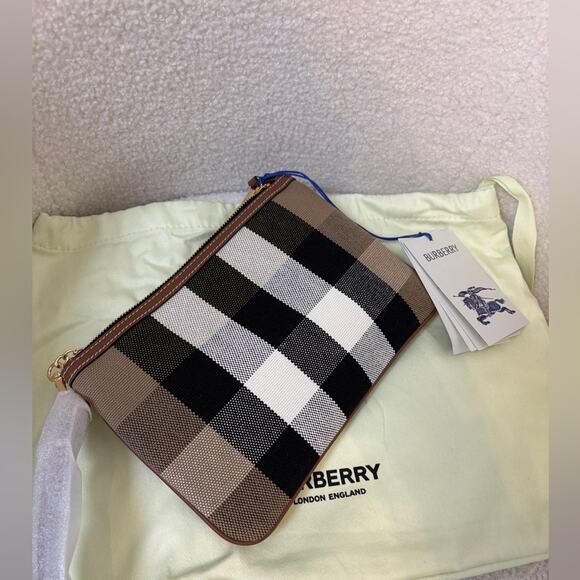 Burberry Black and Cream Checkered wristlet - Picture 5 of 6